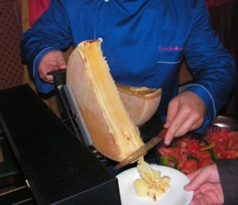 Ser Raclette Rutz-Szwajcaria (1/2 kręgu). Waga 2,6-3 kg.